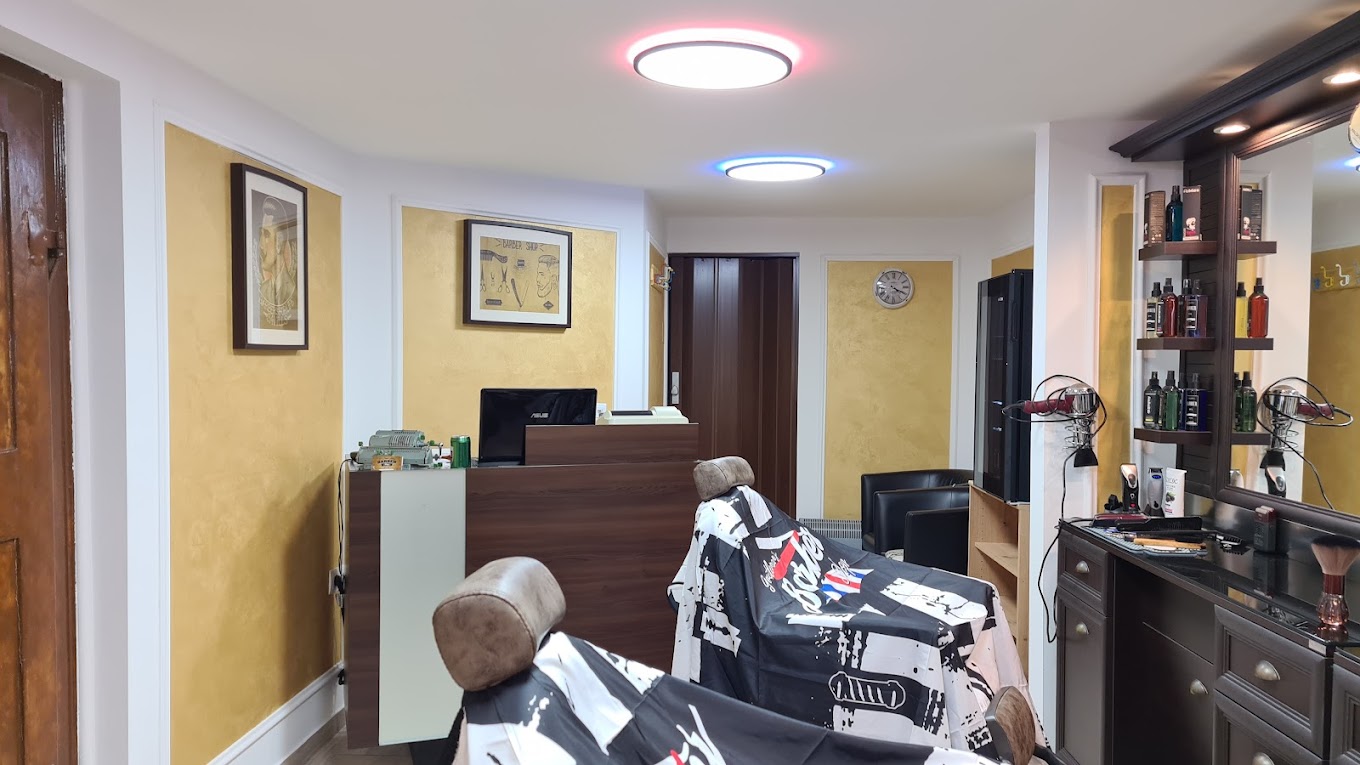 Innenraum des D'Cesar Latino Barbershop in Schwäbisch Gmünd